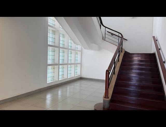760M² OFFICE TO LET IN CONGELLA
